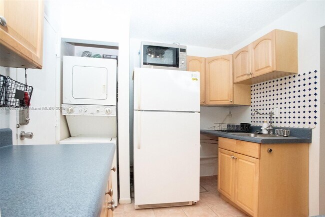 Building Photo - 13700 SW 62nd St