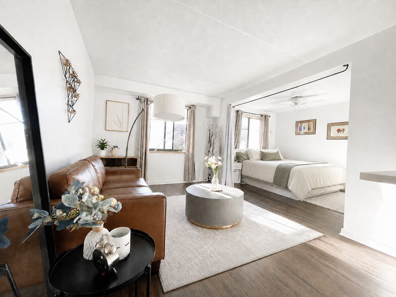 Extra Space in Bedroom - 100 Ledgewood Dr
