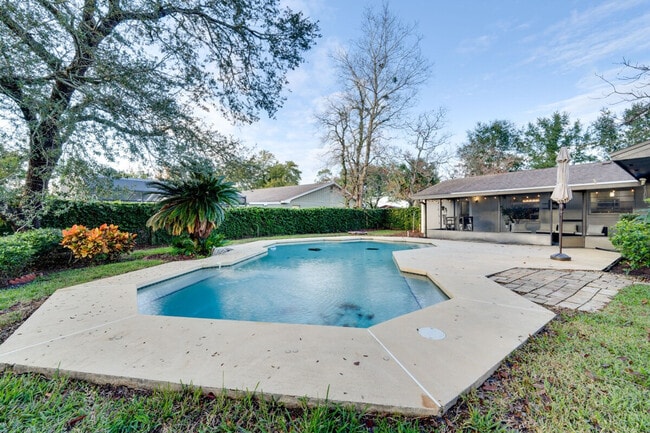 Building Photo - 8644 Sandberry Blvd