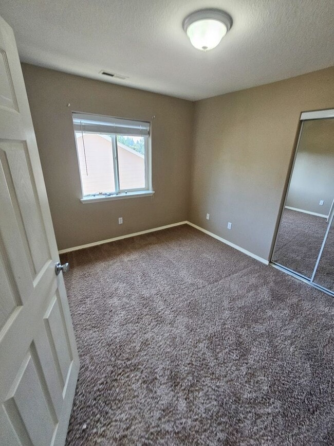 Building Photo - 703 Sitka Deer Ct NW