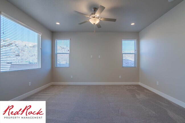 Building Photo - 494 530 W