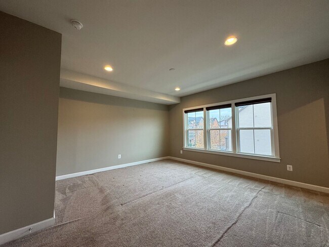 Building Photo - Stunning 4 Level 4 Bed 3/2 Bath Home With Balcony And Deck In Westmoore At Moorefield