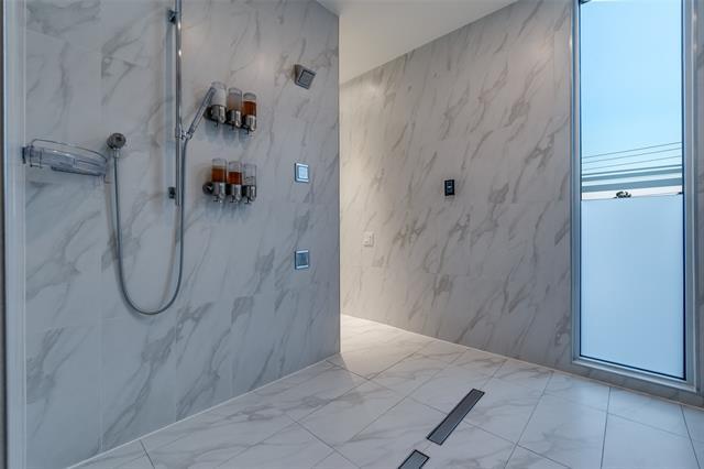 Building Photo - 2300 N Carroll Ave