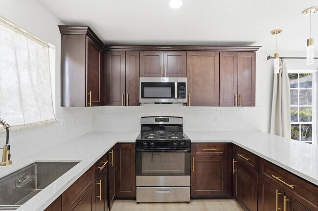 Building Photo - 11011 Almond Grove