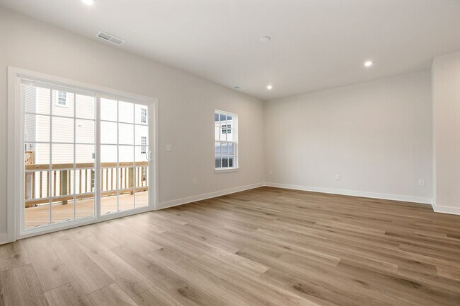 Building Photo - Available NOW! 4 Bed, 4 Bath in 751-South Neighborhood!