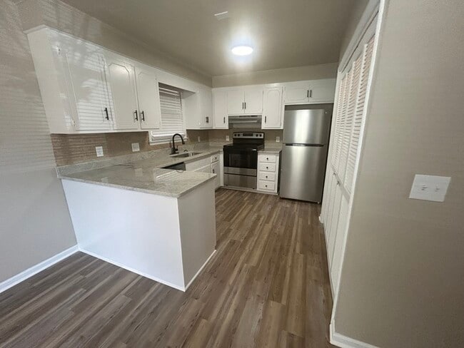 Building Photo - 19 Woodpond Ct