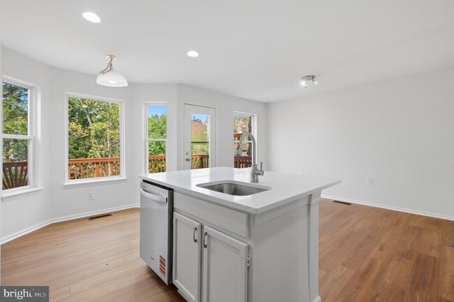 Building Photo - 14666 Seasons Dr