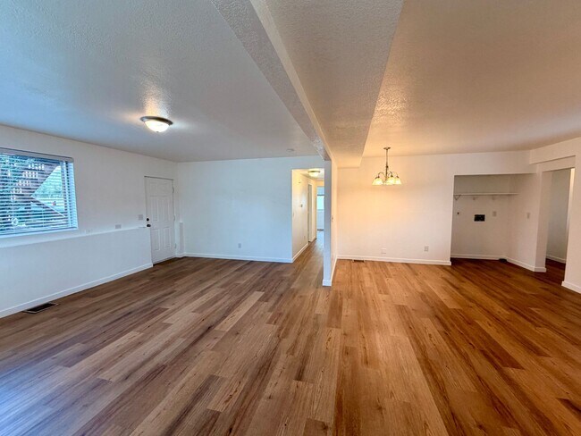 Building Photo - 1330 17th Ave