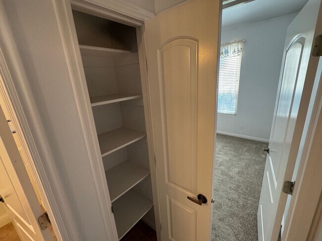 Building Photo - 3-Bed, 2-Bath Standalone Home with 2 Car G...