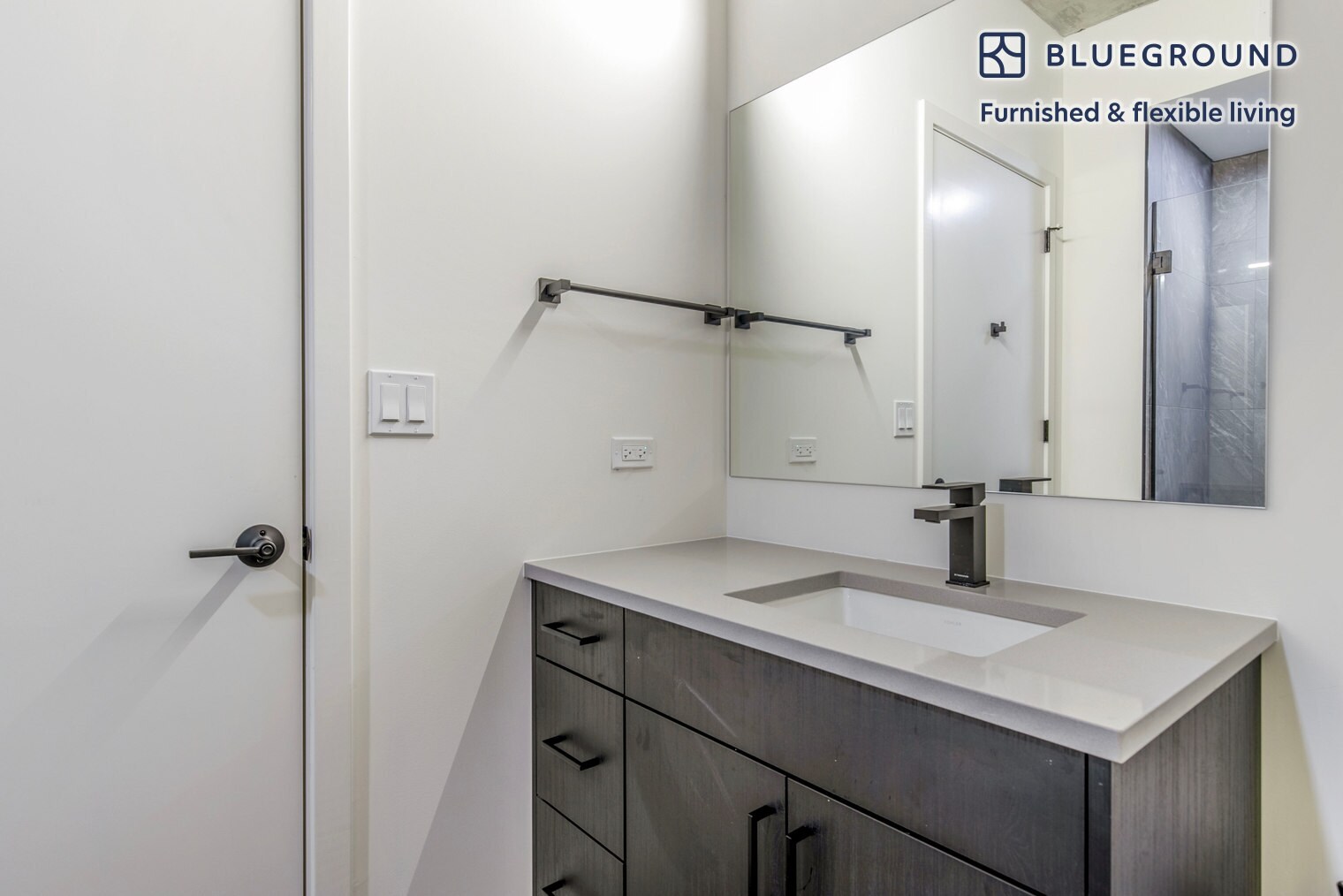 Building Photo - 411 W Chicago Ave