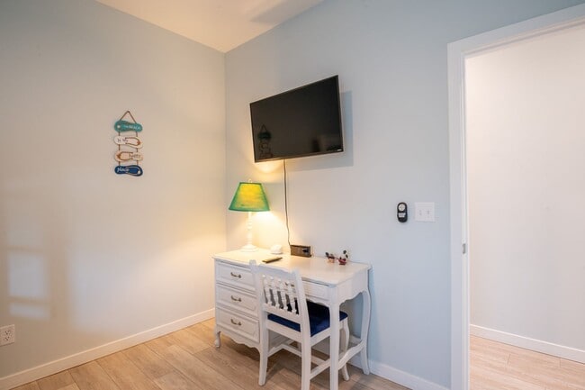 Building Photo - OFF-SEASON RENTAL OFFERING A TRANQUIL ESCAPE