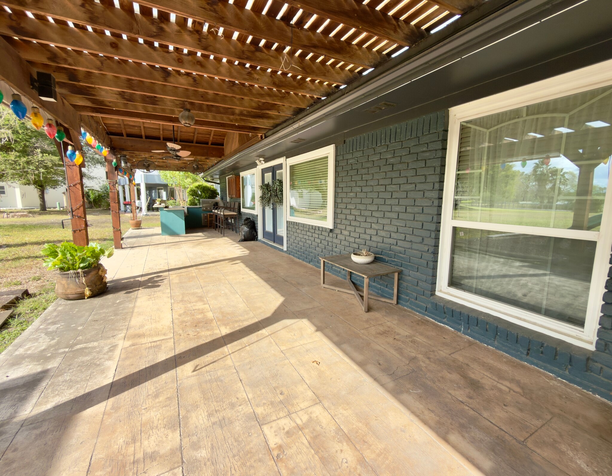 Building Photo - 135 Country Club Rd