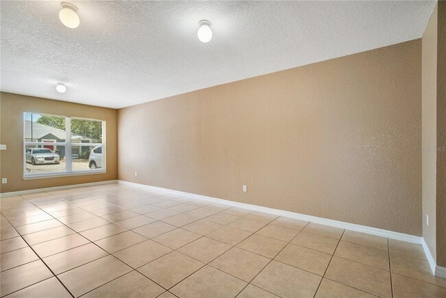Building Photo - 825 Douglass Ave