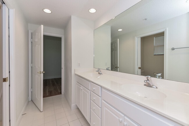 Building Photo - 12787 SE Old Cypress Dr