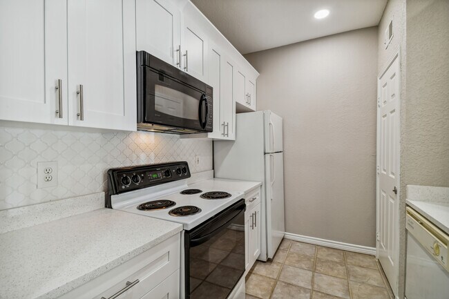 Building Photo - 4307 Bayside Village Dr