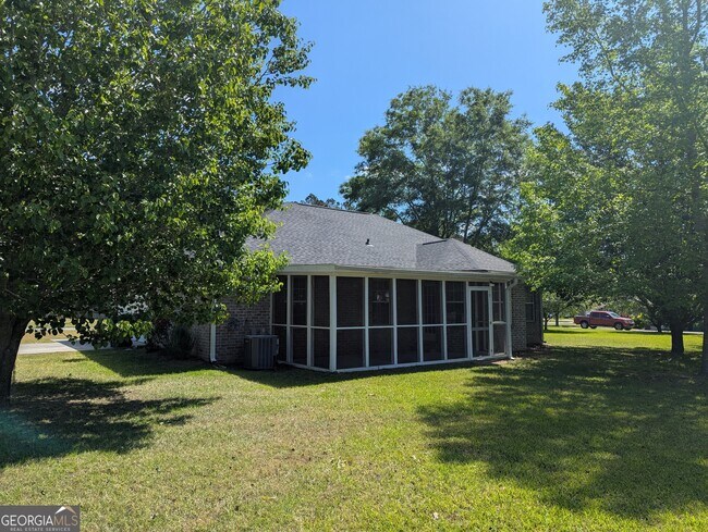 Building Photo - 22 Hidden Creek Dr
