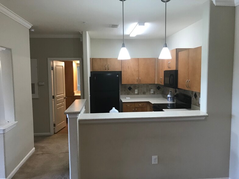 Kitchen - 8290 Gate Pkwy W