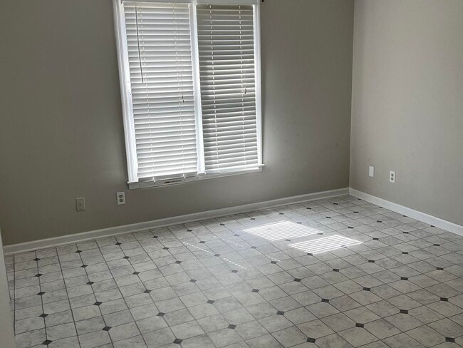 Building Photo - 4486 Club Trce