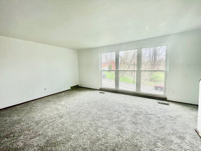 Building Photo - 445-447 Idlewood Road