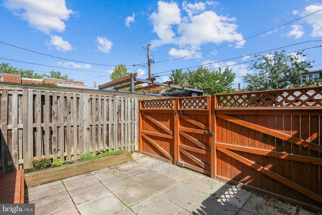 Building Photo - 119 N Peyton St