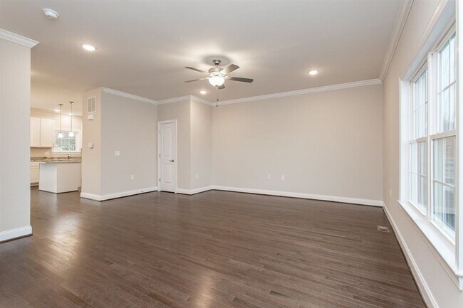 Building Photo - Spacious Luxury Townhome! Outstanding Location!