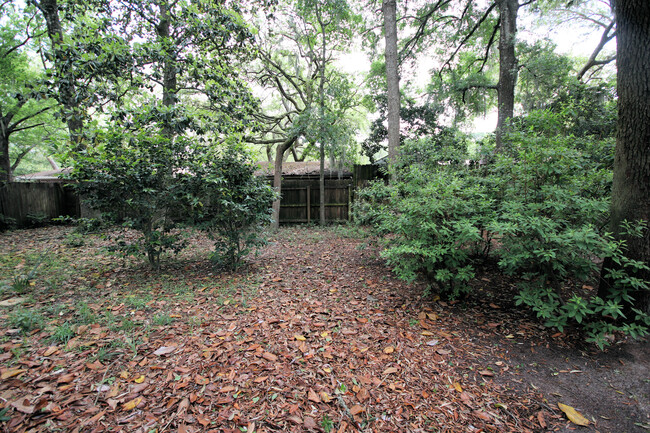 Building Photo - 596 L'Ombre Ct NE
