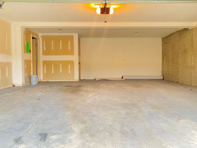 Building Photo - COMING SOON - Available June 4, Gorgeously...