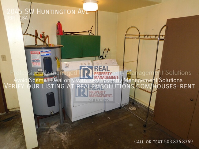 Building Photo - 2045 SW Huntington Ave