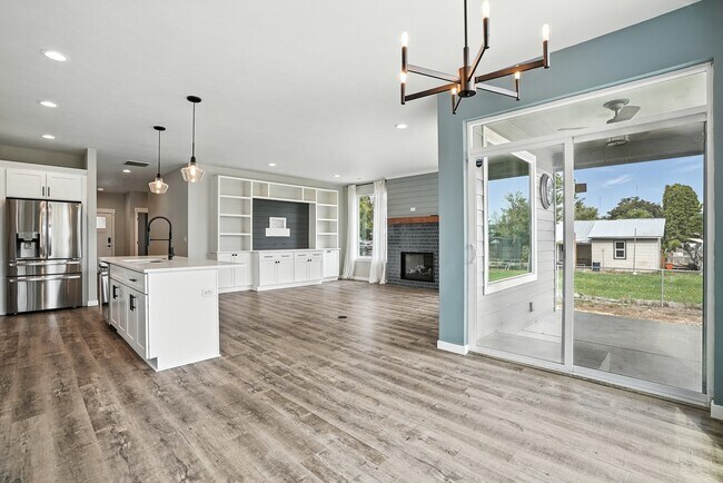 Building Photo - 3008 N Marguerite Rd