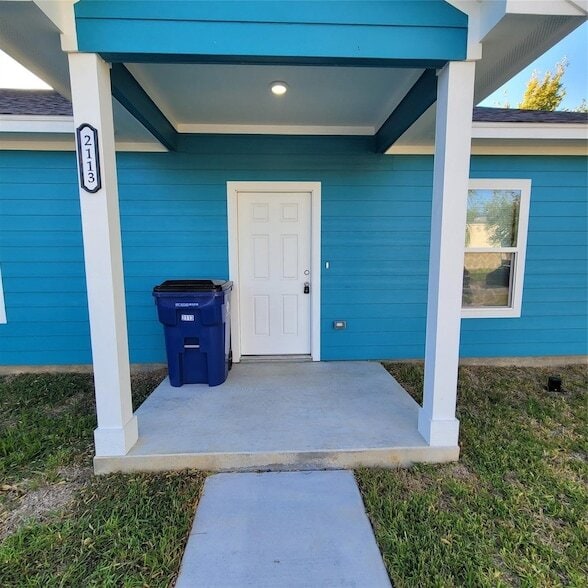 Building Photo - 2107 24th St N