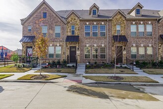 Building Photo - 326 Shasta Dr