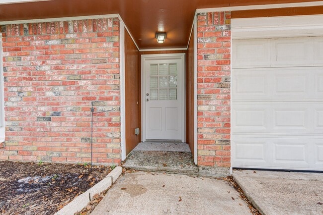 Building Photo - 2213 Baylor Dr