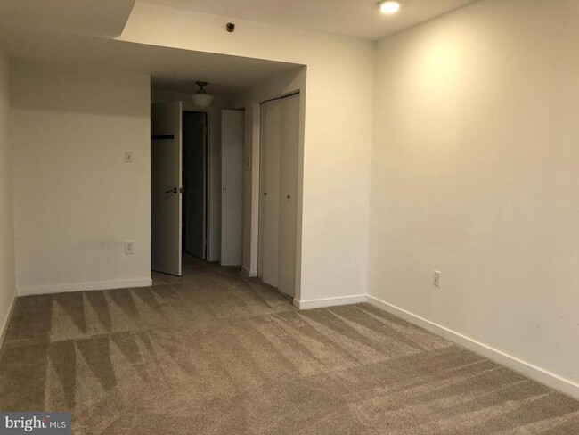 Building Photo - 1530 Key Blvd