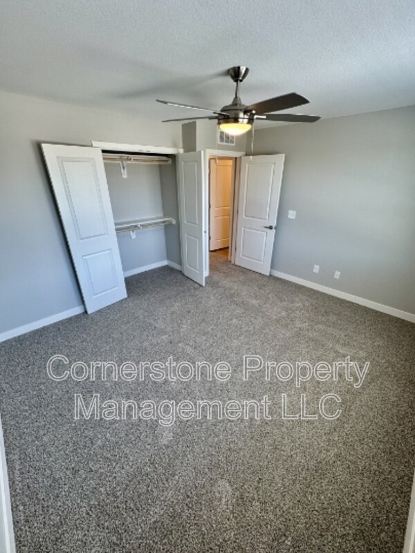 Building Photo - 8401 Valley Spring Dr