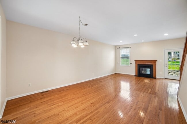 Building Photo - 533 Coventry Dr