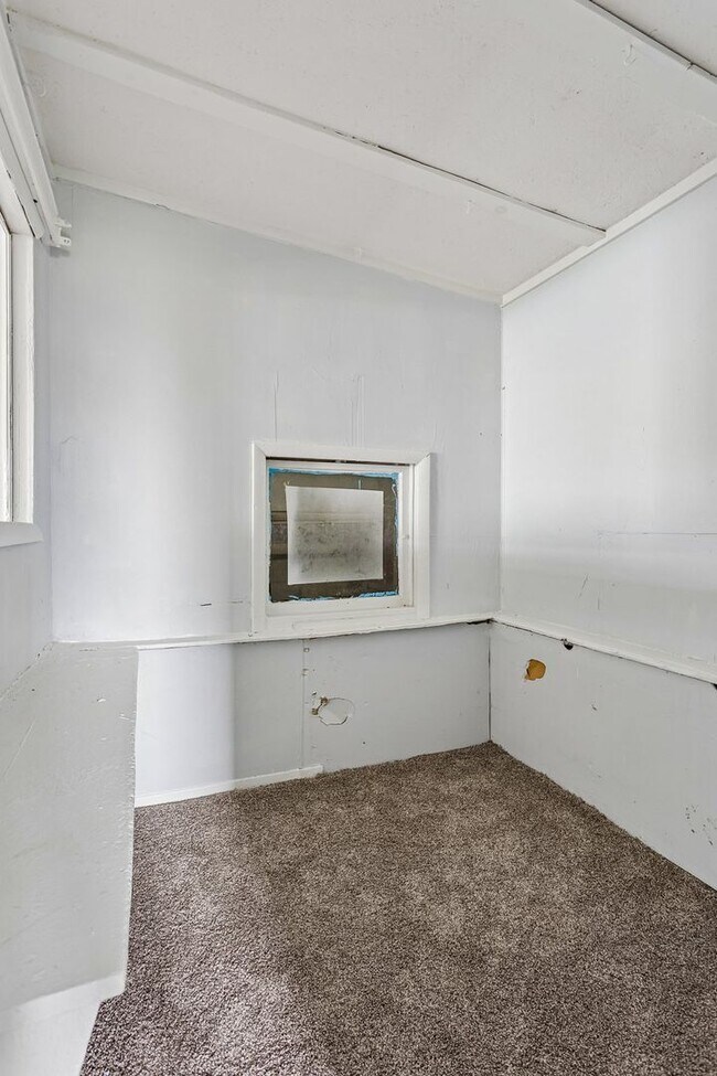 Building Photo - 511 Poppleton Ave
