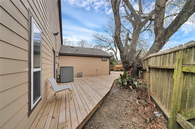 Building Photo - 803 Chateau Pl