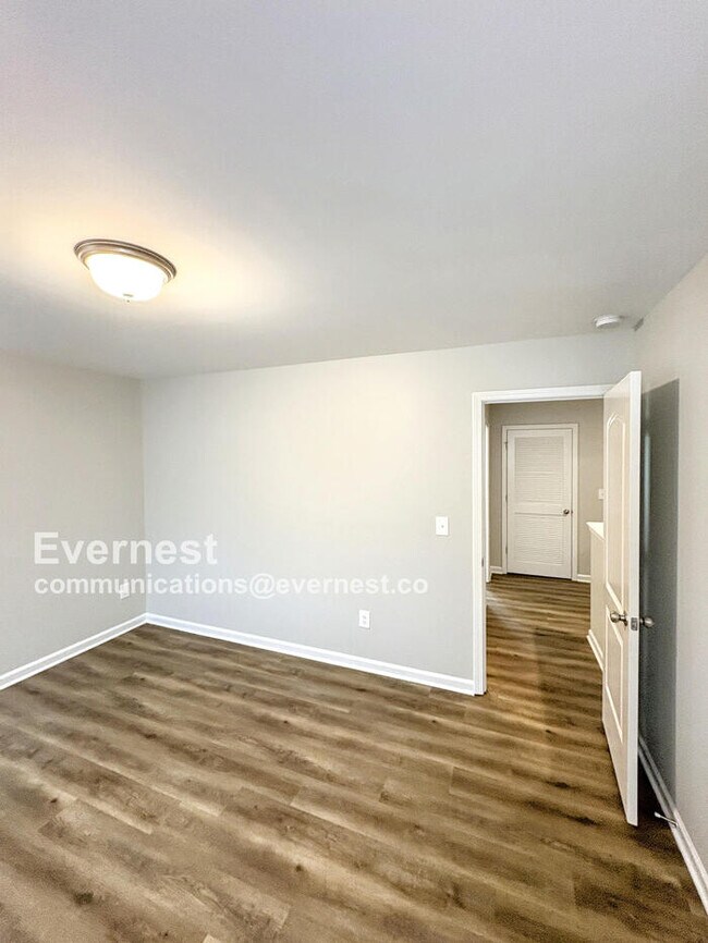 Building Photo - 15 Sloane Ct