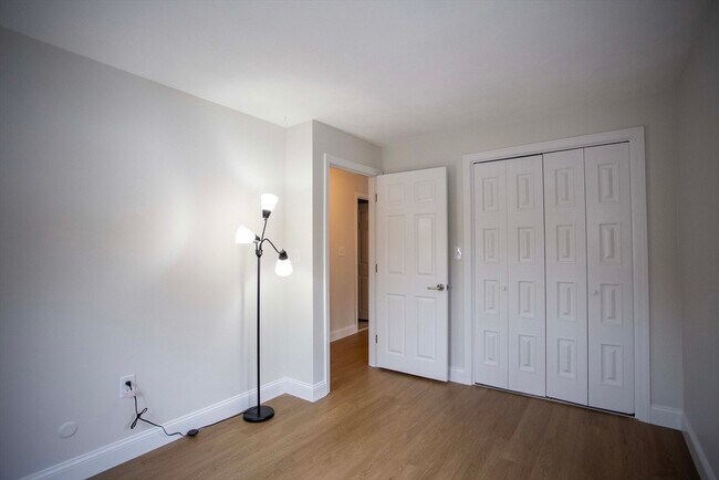 Building Photo - 5 Washington St