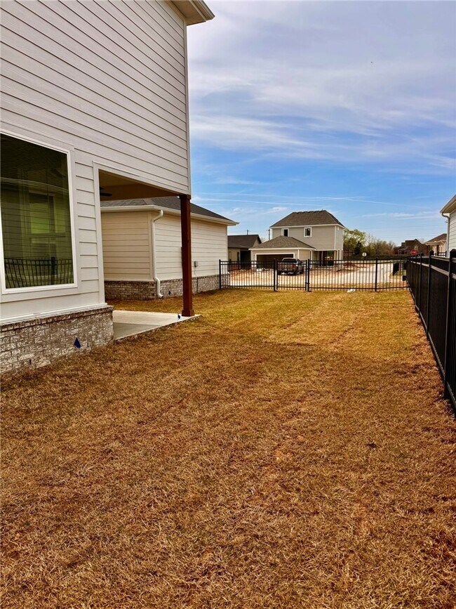 Building Photo - 6747 Winterwood Ave