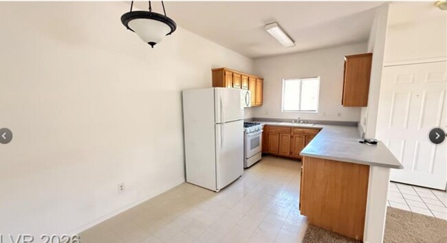 Building Photo - 5655 E Sahara Ave