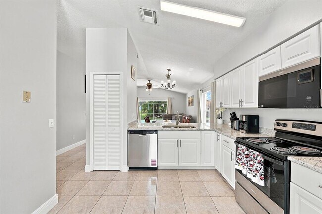Building Photo - 2537 Chatham Cir