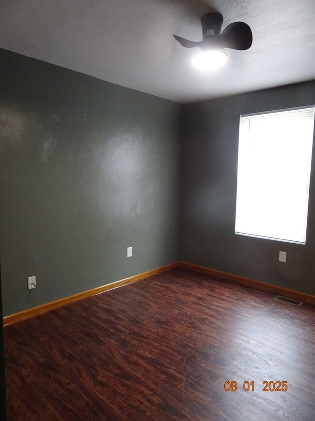Building Photo - 3 Bedroom Duplex in Hampton for rent