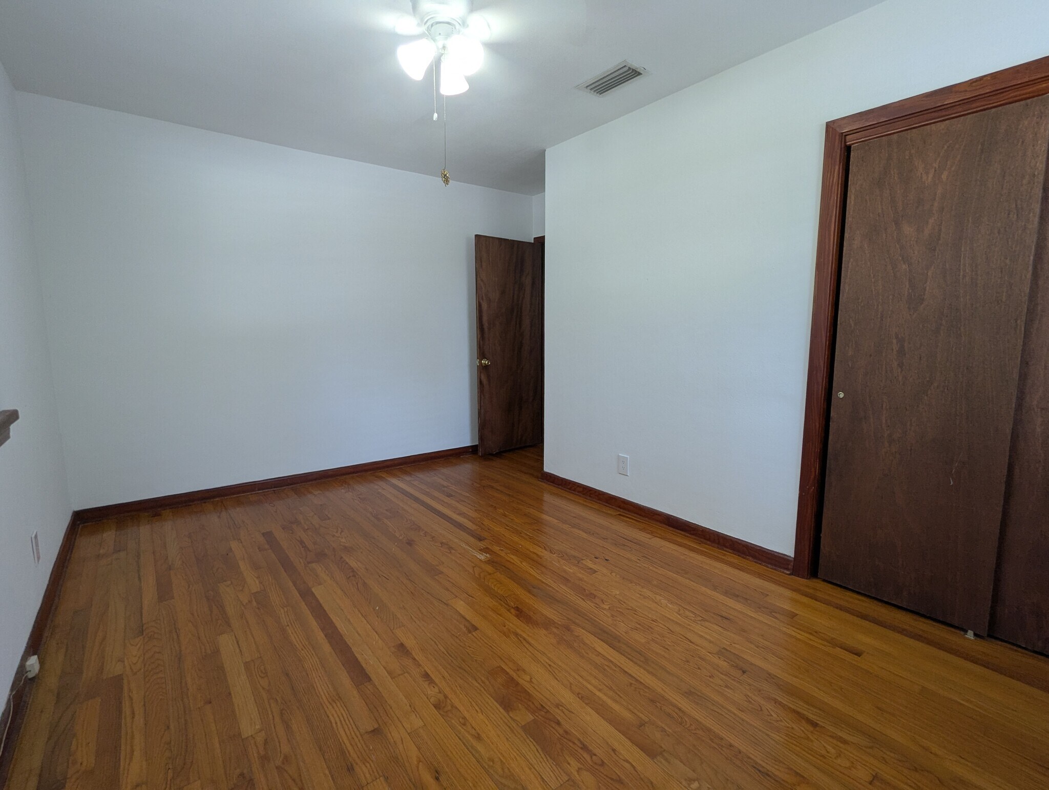 Building Photo - 3557 Edgewater Dr