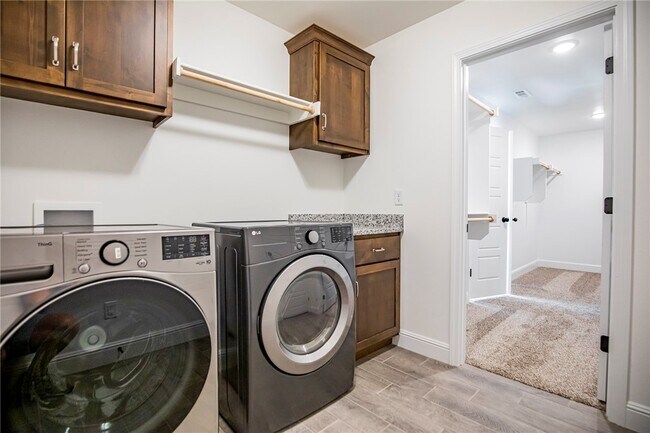 Building Photo - 2509 Westbrook Lp