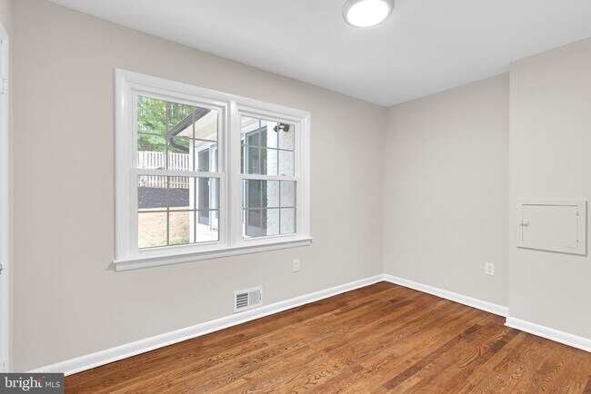 Building Photo - 3009 S Hill St