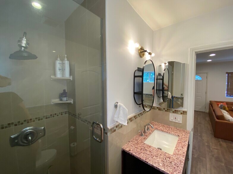 Building Photo - 11725 Lemay St