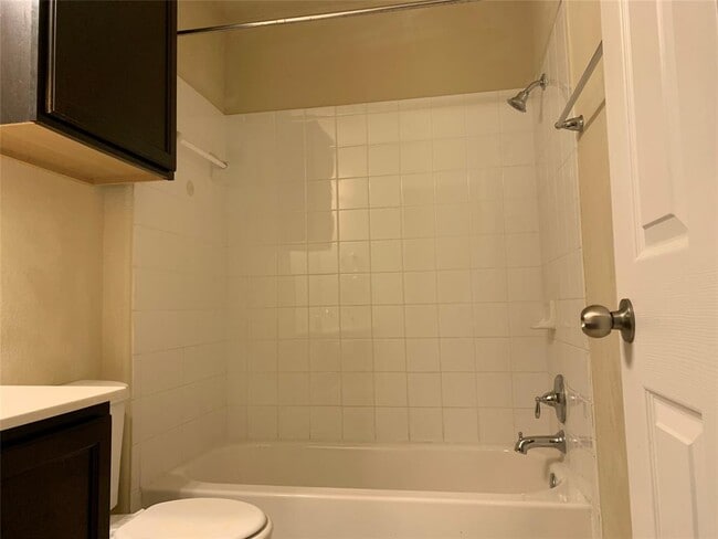Building Photo - 352 Langely