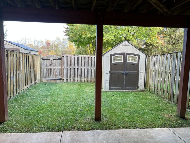 Building Photo - Beautifully maintained townhouse in Whittier available mid May!