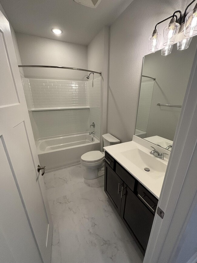 Building Photo - 549 Calvin Ln